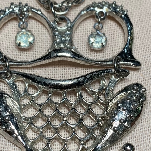 Vintage Articulated Silver Tone Frog Pendant Necklace with moving Crystal Eyes - Picture 7 of 7